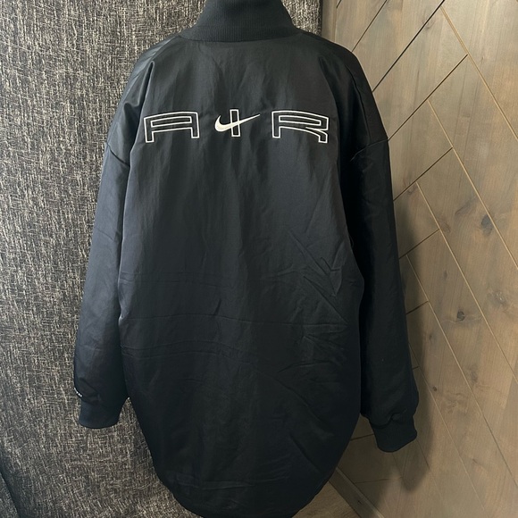 Almost new 2022 Nike oversized long coat; perfect condition, nonsmoking - Picture 4 of 8